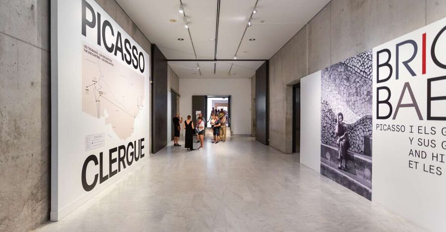 Barcelona: Picasso Museum Skip-the-Line Guided Tour - What the guide does for you inside the galleries