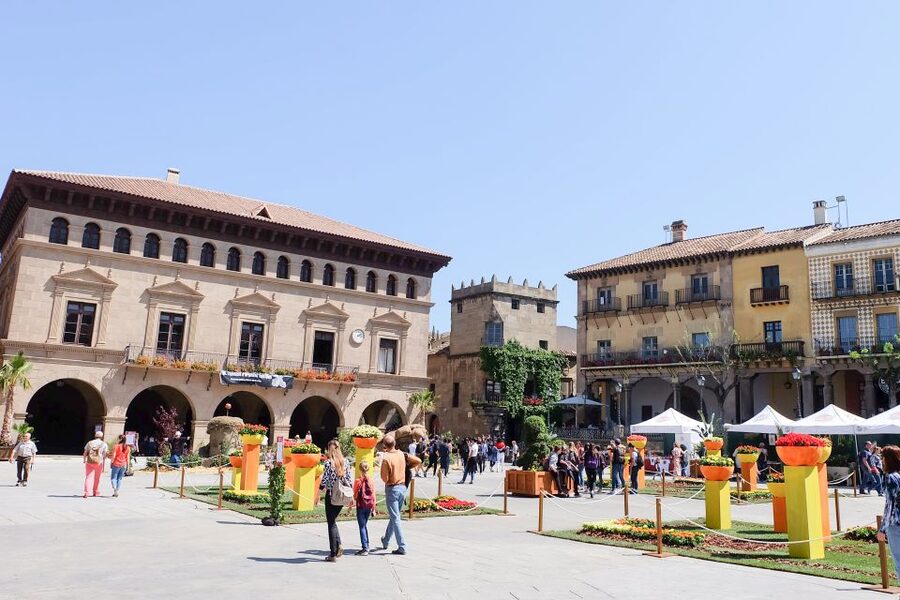 Barcelona: Poble Espanyol Entry Ticket - The 117-building layout, your self-made architecture tour