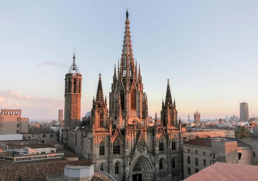 Barcelona: Private Cathedral Tour with Rooftop Access - What the 75 to 90 Minute Cathedral Walk Really Covers