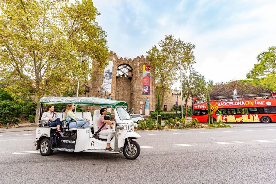 Barcelona: Private City Tour by Eco Tuk Tuk - Logistics that actually matter: meeting point, no hotel pickup, and what you must bring