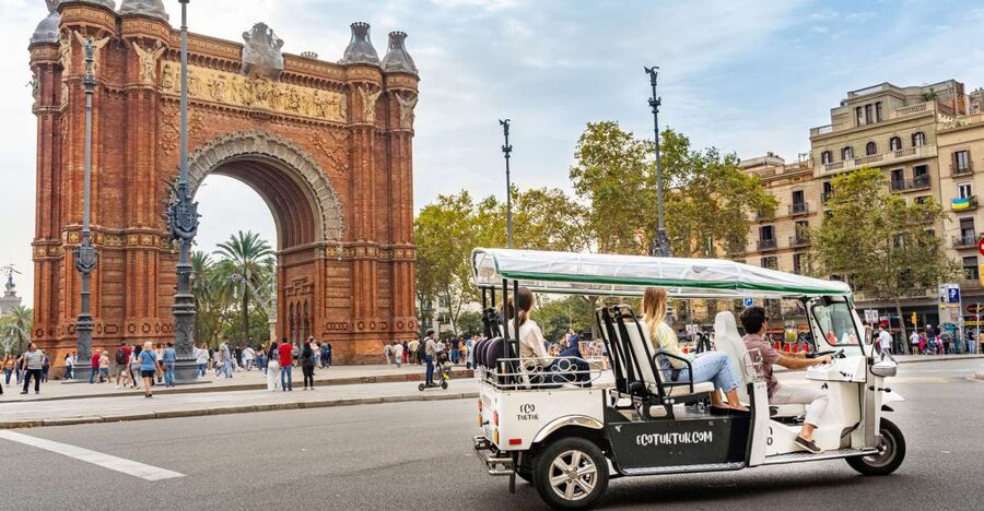 Barcelona: Private City Tour by Eco Tuk Tuk - Sagrada Família from outside: getting the scale without the grind