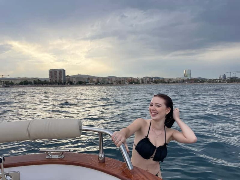 Barcelona: Private Classic Yacht Tour with Drinks - Drinks on board, and the one detail to double check