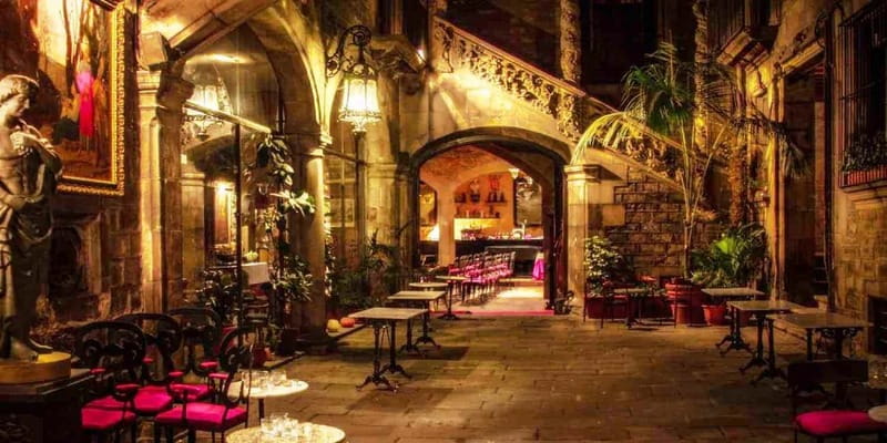 Barcelona: Private Tapas & Wine with Flamenco Show Old Town - Choosing the right guide: how the walking context supports the whole night