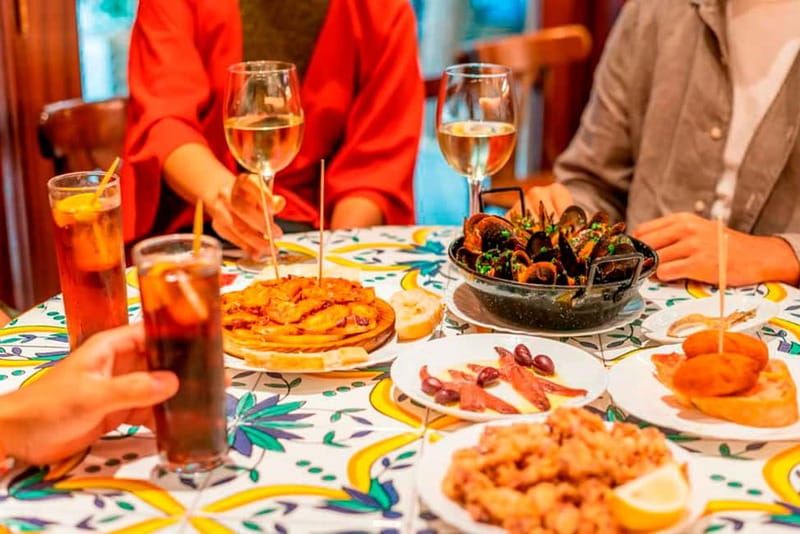 Barcelona: Private Tapas & Wine with Flamenco Show Old Town - El Born and Gothic Quarter walking, what you actually get from the landmarks