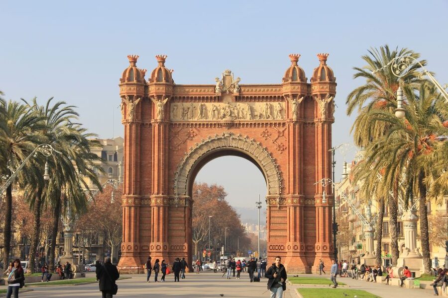 Barcelona: Private Walking Tour with a Local - Markets, Metro tips, and finding food that locals repeat