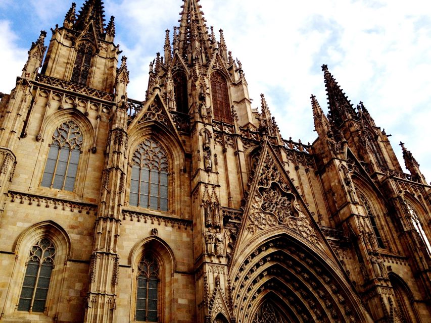 Barcelona: Private Walking Tour with a Local - Optional transport: when a taxi or Metro can save your day