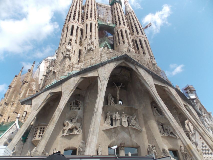 Barcelona: Private Walking Tour with a Local - Price and value: what $56 per person buys you