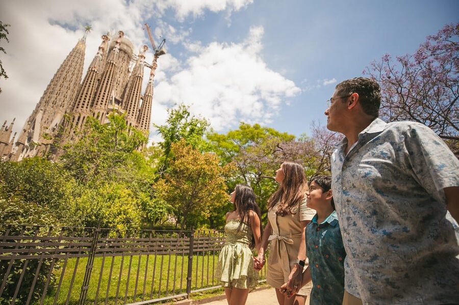 Barcelona: Professional Photoshoot Outside Sagrada Familia - Why This Sagrada Familia Photoshoot Feels Like a Smart Barcelona Shortcut