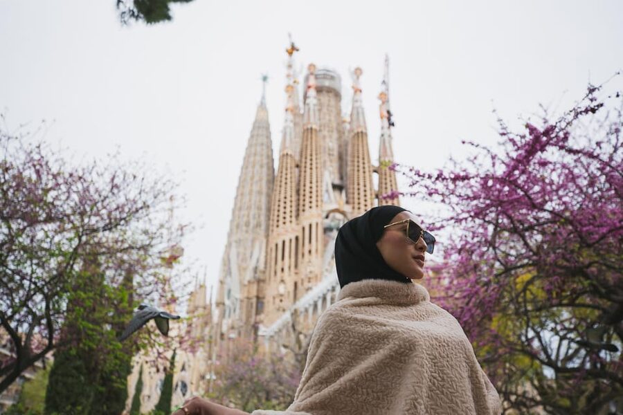 Barcelona: Professional Photoshoot Outside Sagrada Familia - Who This Is Best For (and Who Might Feel It Is Not Worth It)