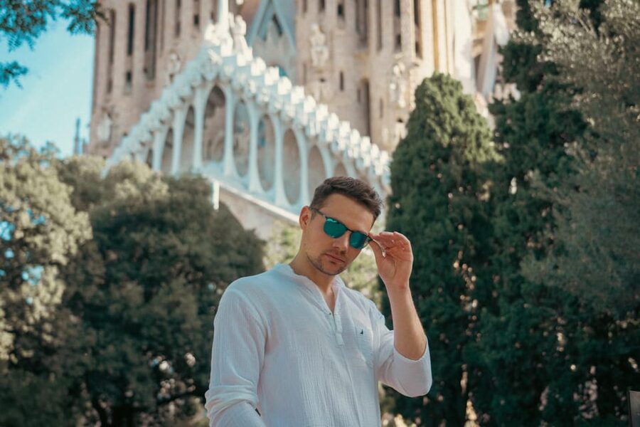Barcelona: Professional Photoshoot Outside Sagrada Familia - Getting There: La Sagrada Familia and How You Coordinate