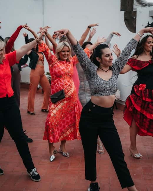 Barcelona: Rooftop Salsa Class with Bottomless Sangria - Rooftop Views, Music, and the Social Side of Learning