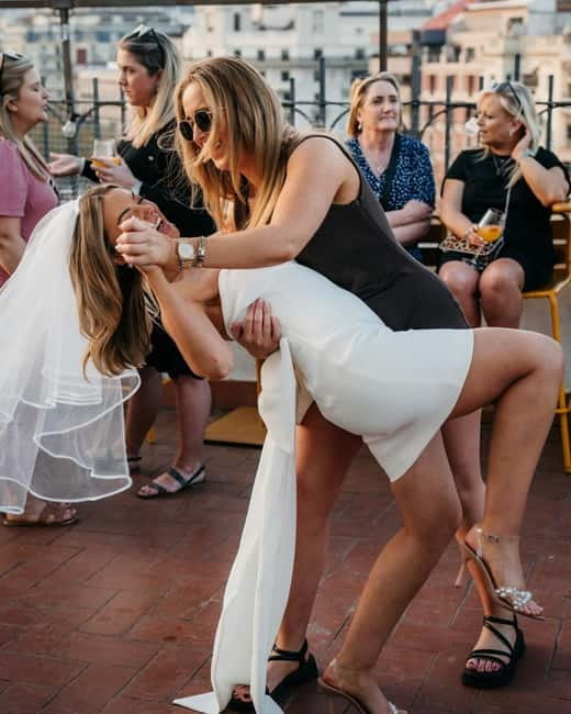 Barcelona: Rooftop Salsa Class with Bottomless Sangria - Meeting at Safestay Barcelona Passeig de Gràcia, Then Up to the Terrace