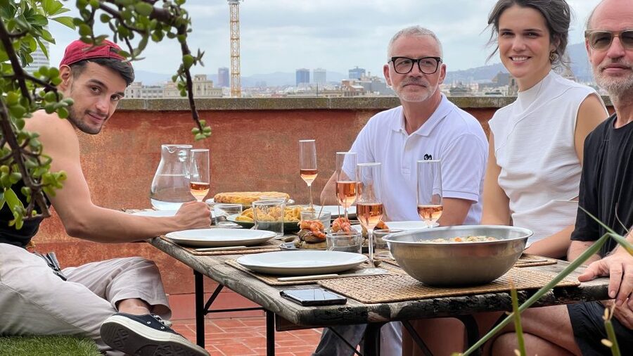 Barcelona: Rooftop Tapas and Sangria Class with a Chef - Your Hands-On Tapas Plan: What Happens During the 2.5 Hours
