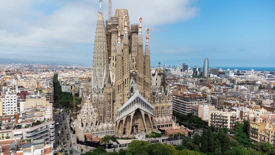 Barcelona: Sagrada Familia and Park Guell Combo Guided Tour - What you get in a 3-hour Gaudí combo (and why $88 can be worth it)