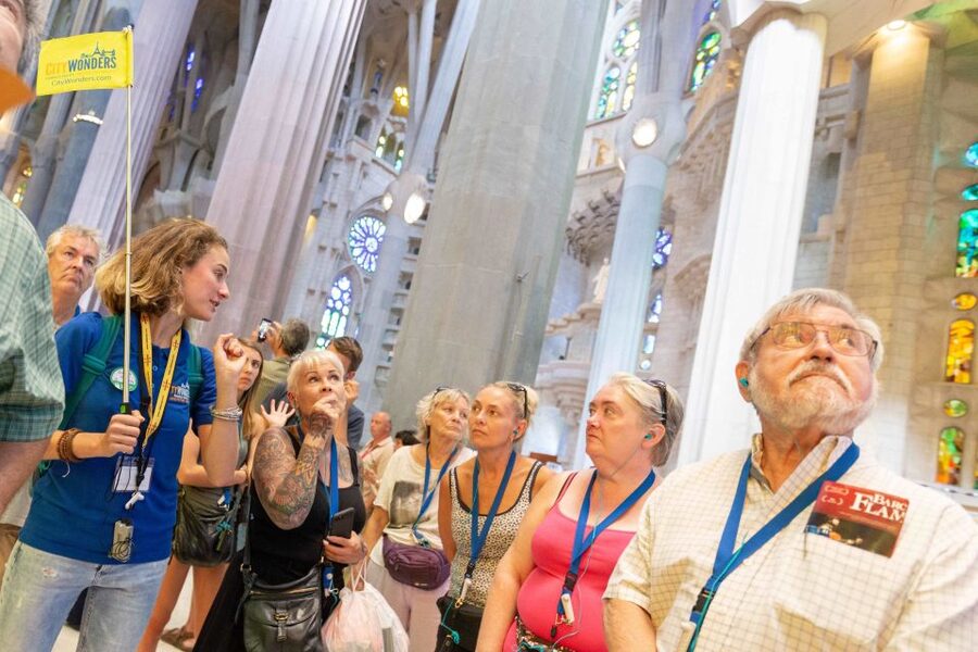 Barcelona: Sagrada Familia and Park Guell Combo Guided Tour - The walk between sites: what to expect, and how to reduce stress
