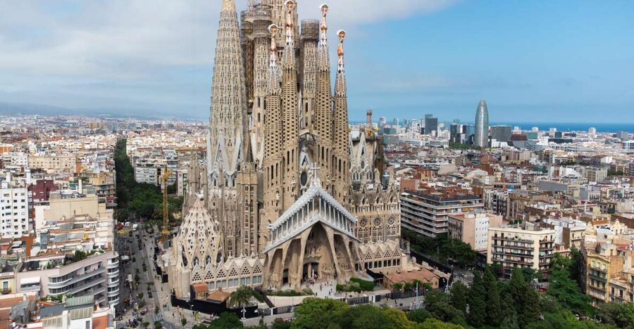 Barcelona: Sagrada Familia and Park Guell Combo Guided Tour - Skip-the-line tickets: what they buy you, and what to plan for anyway