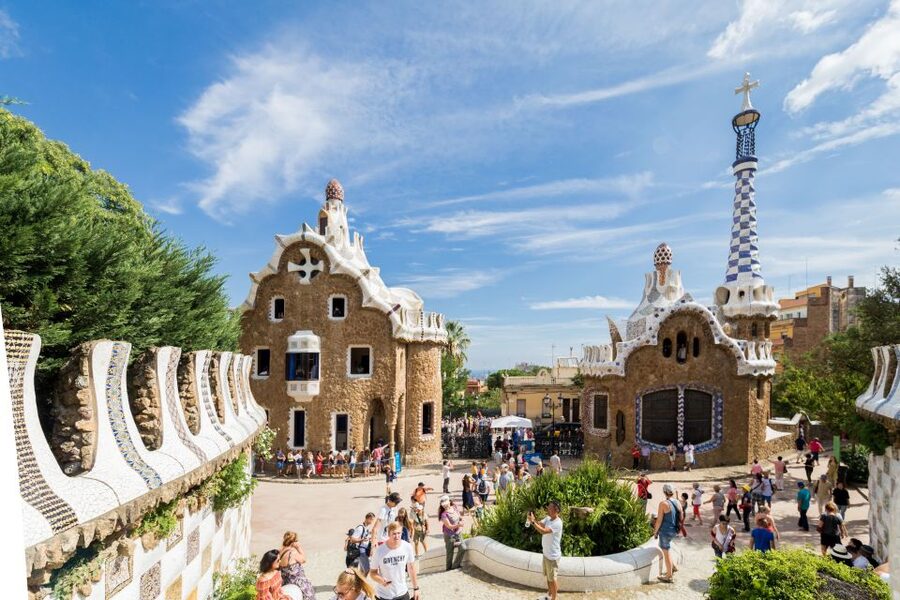 Barcelona: Sagrada Familia and Park Guell Combo Guided Tour - Guide style and headsets: why hearing matters in these spaces