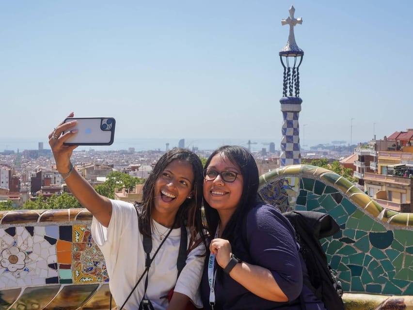 Barcelona: Sagrada Familia and Park Güell Tour - Parc Güell: City Views and an Architecture-First Park