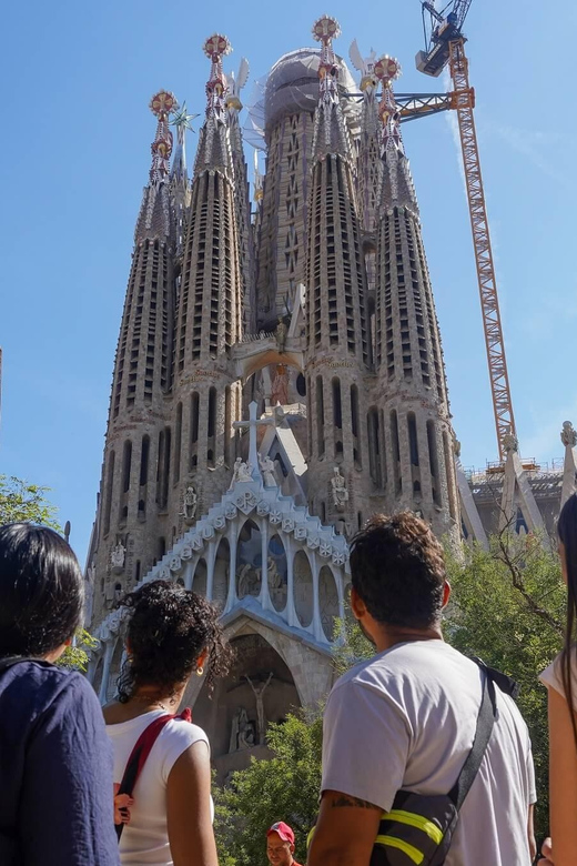 Barcelona: Sagrada Familia and Park Güell Tour - Trencadís in real life: how to spot Gaudi’s nature symbolism