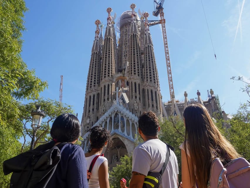 Barcelona: Sagrada Familia and Park Güell Tour - Before You Go: Check-in times, dress code, and what to pack