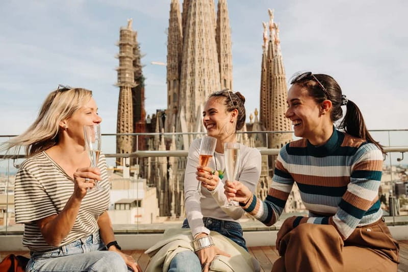 Barcelona: Sagrada Familia Evening Tour with Cava - Evening timing that makes Sagrada Familia feel less like a battle