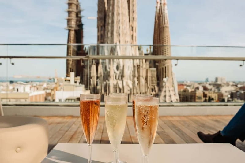 Barcelona: Sagrada Familia Evening Tour with Cava - Towers and views: what you get, and what this tour does not focus on