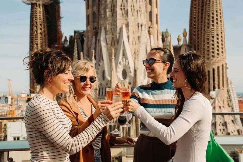 Barcelona: Sagrada Familia Evening Tour with Cava - Walking pace, clothing rules, and why you should pack one small extra item