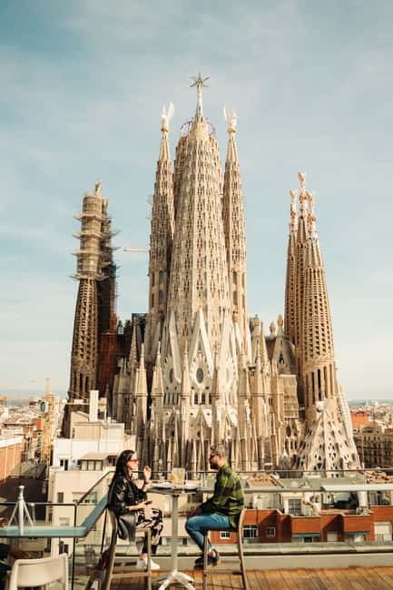 Barcelona: Sagrada Familia Evening Tour with Cava - Starting at Avinguda de Gaudí with the rooftop cava toast