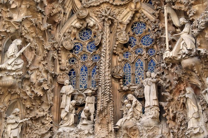 Barcelona: Sagrada Familia Fast Track Tour with Tower Option - Practical Tips Before You Go