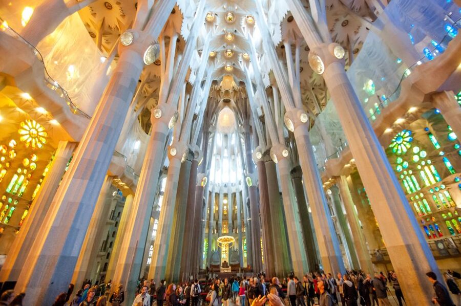 Barcelona: Sagrada Familia Guided Tour with Tower Access - Getting Started at Julià Travel, Carrer Sardenya 311