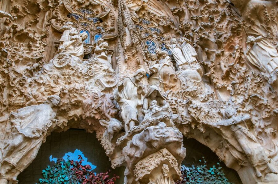 Barcelona: Sagrada Familia Guided Tour with Tower Access - How the Construction Story Makes the Unfinished Part Feel Alive