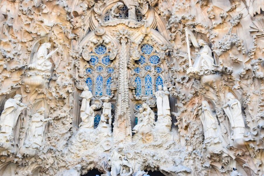 Barcelona: Sagrada Familia Guided Tour with Tower Access - Skip the Line, Then Go Straight for the Big Wow