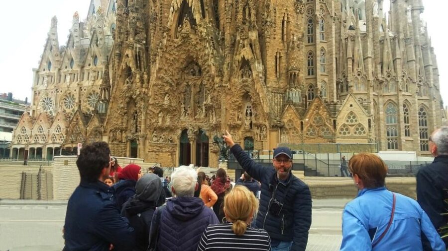 Barcelona & Sagrada Familia Half-Day Tour with Hotel Pickup - Pace and Group Size: Great for First-Timers, Not for Ultra-Deep Lovers