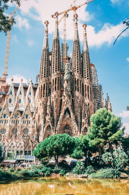 Barcelona: Sagrada Familia, Modernism, and Old Town Tour - Meet at KFC Sagrada Familia, then get oriented fast