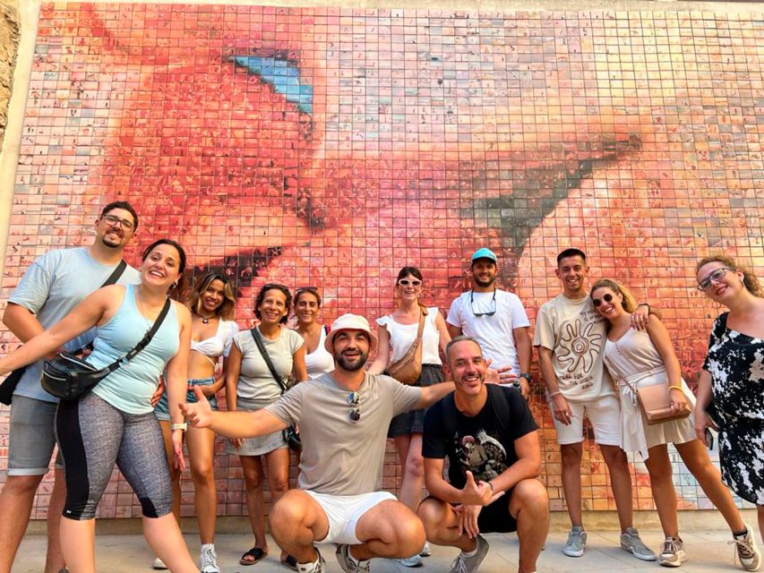 Barcelona: Sagrada Familia, Modernism, and Old Town Tour - The metro transfer that saves your energy