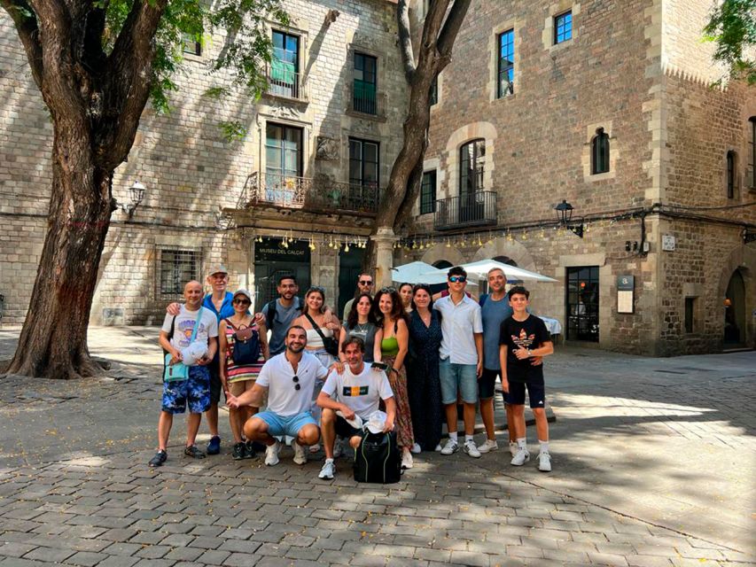 Barcelona: Sagrada Familia, Modernism, and Old Town Tour - Comfort break, pace, and photo stops that won’t stress you out