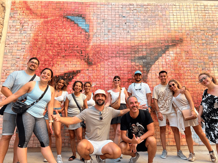Barcelona: Sagrada Familia, Modernism, and Old Town Tour - Sagrada Família exterior stop, plus what to look for