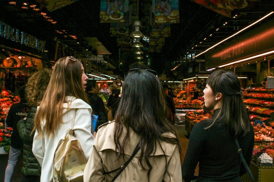 Barcelona: Sagrada Familia, Park Güell & Gothic Quarter Tour - Passeig de Gràcia to Park Güell: Self-Guided but Still Built for Success