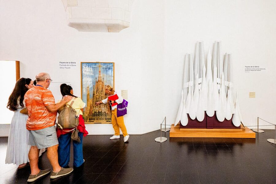 Barcelona: Sagrada Familia Priority Access Guided Tour - Timing Tips: When to Go and How Crowds Affect Your Visit