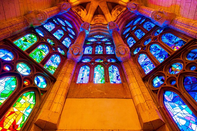 Barcelona: Sagrada Familia Priority Access & Guided Tour - Priority entry, then a guide who helps you see what you’d miss