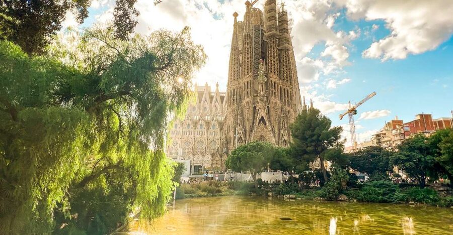 Barcelona: Sagrada Familia Skip-the-Line Guided Tour - Should You Book This Sagrada Família Skip-the-Line Guided Tour?