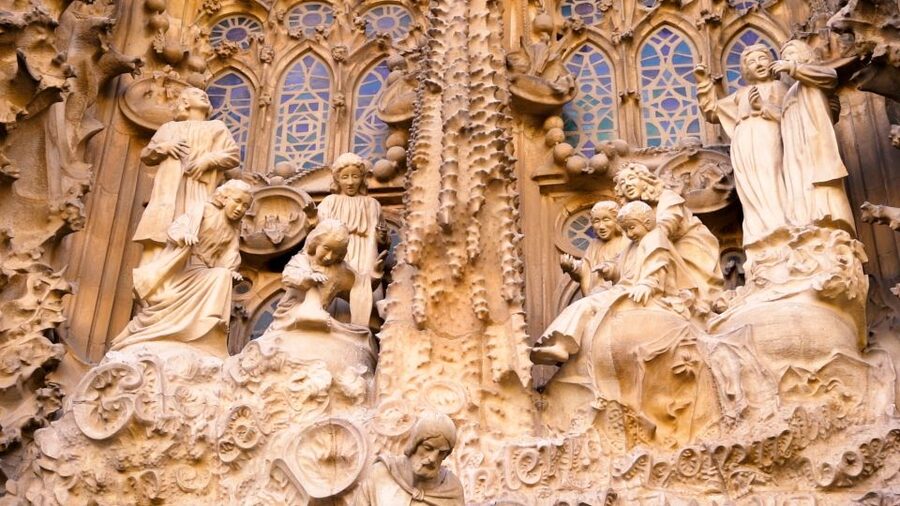 Barcelona: Sagrada Familia Skip-the-Line Guided Tour - Pacing, Group Style, and What Guides Are Really Like