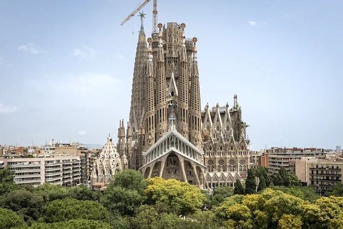 Barcelona: Sagrada Familia Skip The Line Insider Guided Tour - Why priority entry matters at the Sagrada Familia