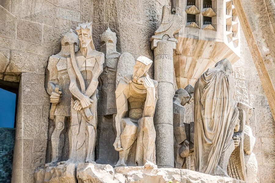 Barcelona: Sagrada Família Skip the Line Tour & Entry Ticket - Who this tour suits best, and who might want a different plan