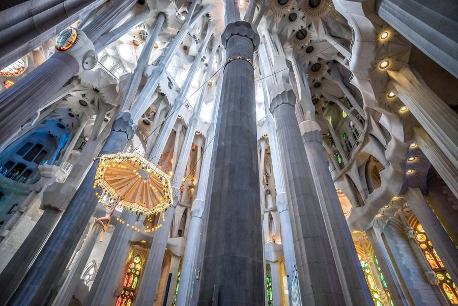 Barcelona: Sagrada Família Skip the Line Tour & Entry Ticket - Meeting at Avenida Gaudí 1, the Fanal Modernista landmark trick