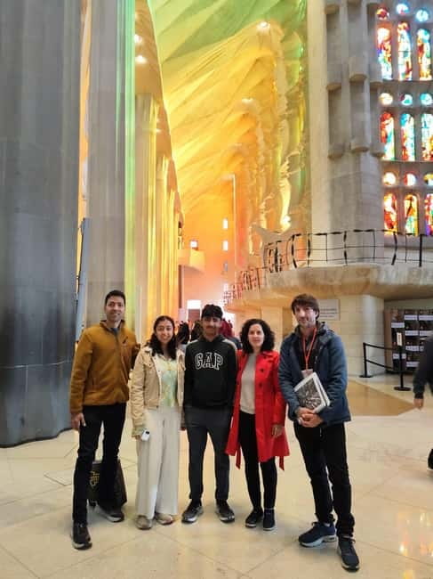 Barcelona: Sagrada Familia Skip-the-line Tour with Guide - Key points to know before you go