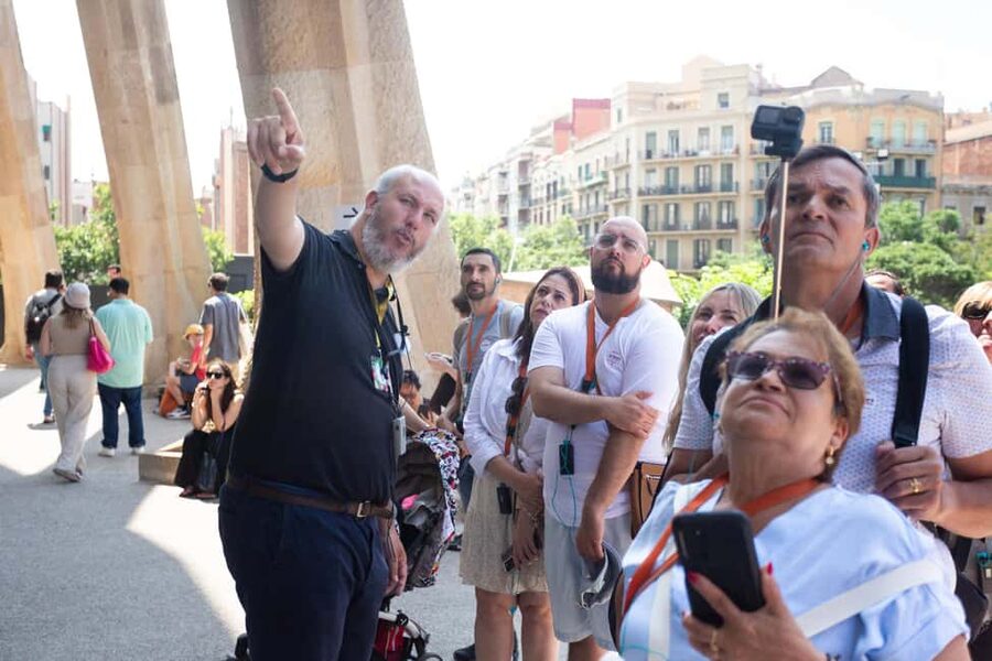 Barcelona: Sagrada Familia Skip-the-line Tour with Guide - After your guide: free time inside and how to use it well