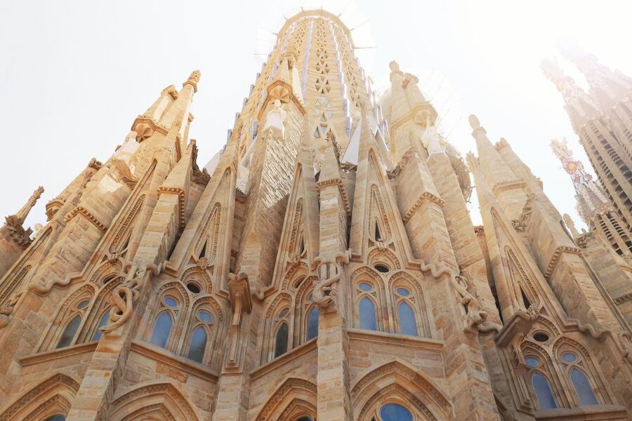 Barcelona: Sagrada Familia Small Group Guided Tour - The 75-Minute Flow: Meeting at Kurz and Gut, Then Inside
