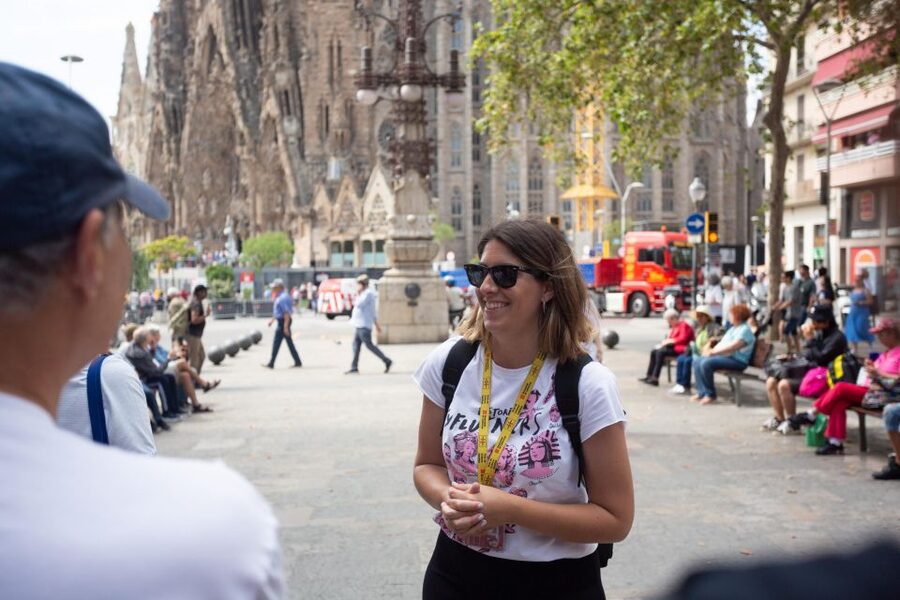 Barcelona: Sagrada Familia Small Group Guided Tour - Rules, Dress Code, and Day-of Common Sense