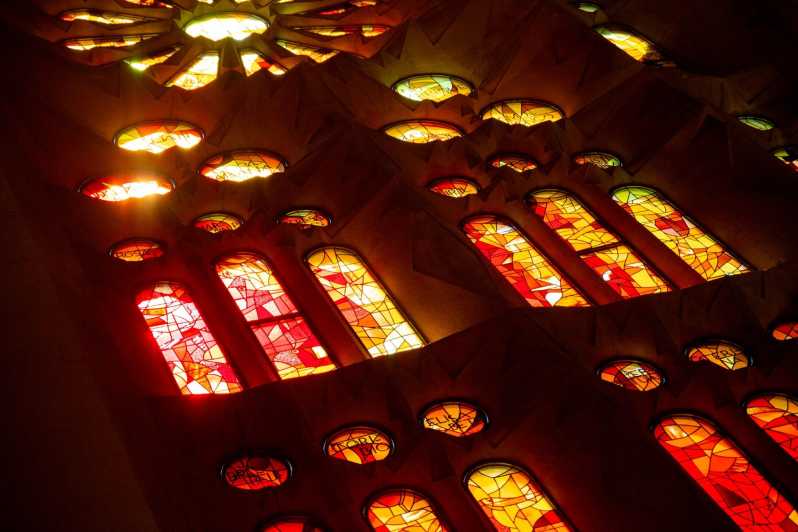 Barcelona: Sagrada Familia Tour Priority Access & Add-ons - Gate A to Basillica Doors: How the Tour Starts